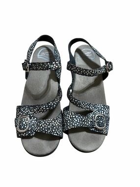Dansko Sandi Shagreen Black Speckled Leather Wedge Sandals Size 38
Comfort Shoes